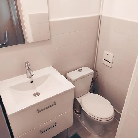 Cosy - 5 Minute Walk To Beach Apartment