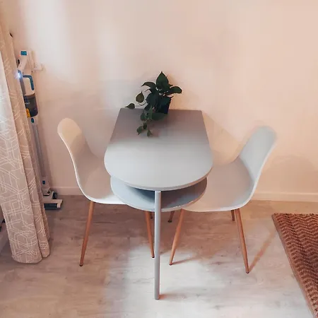 Apartment Cosy - 5 Minute Walk To Beach *